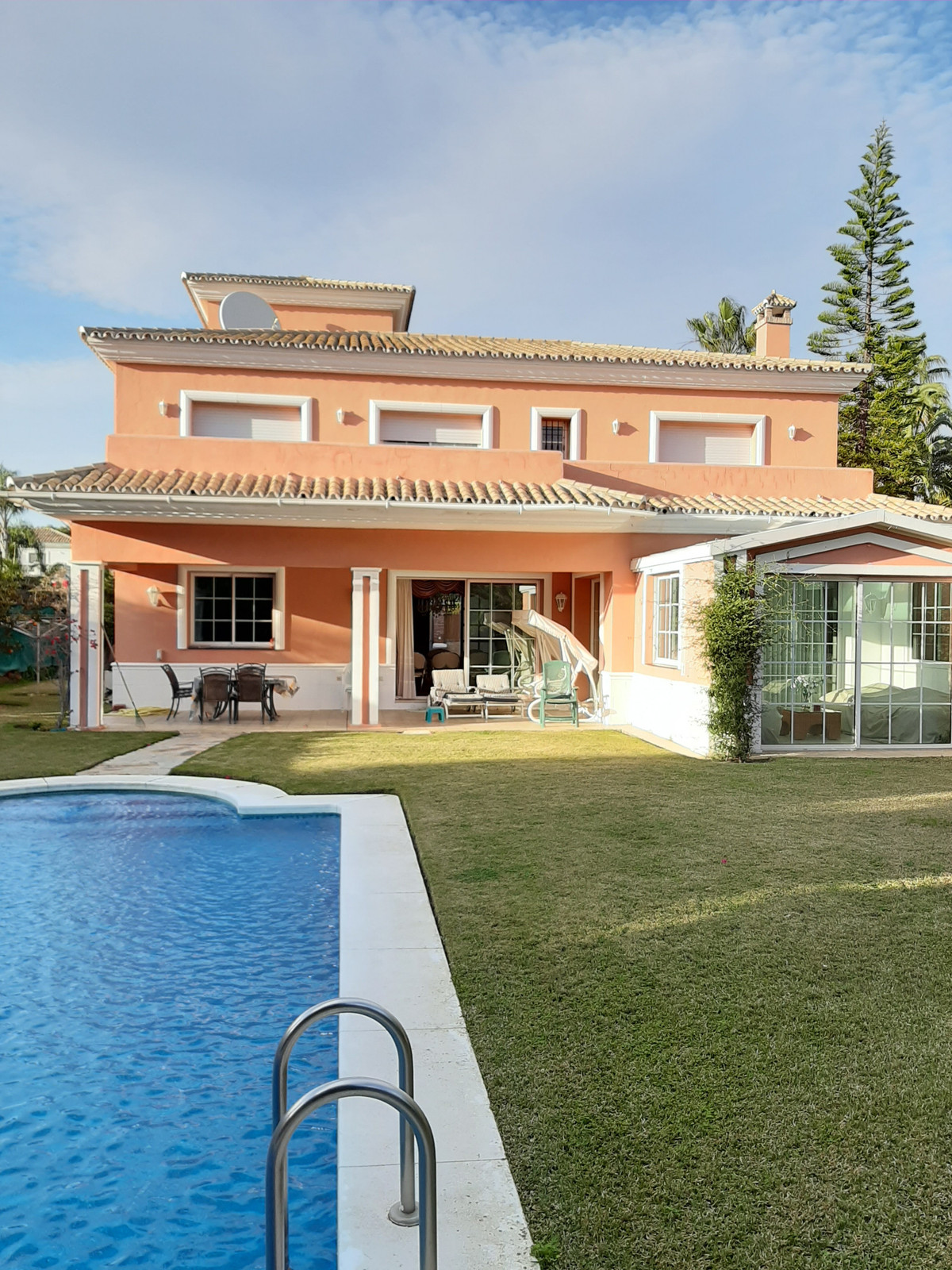 						Villa  Detached
													for sale 
																			 in Estepona
					