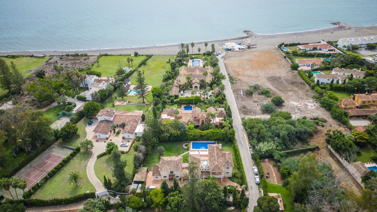 6 Bedroom Detached Villa For Sale Guadalmina Baja