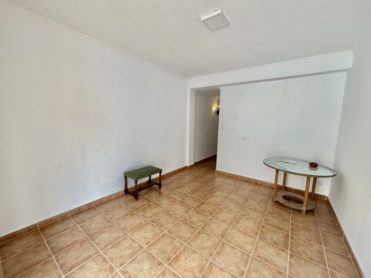 Middle Floor Apartment in Fuengirola R4690204