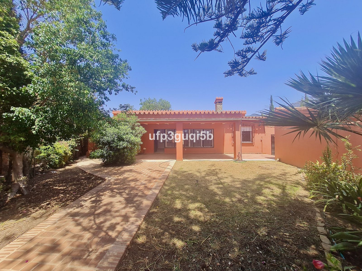 4 Bedroom Detached Villa For Sale Torreblanca, Costa del Sol - HP4100038
