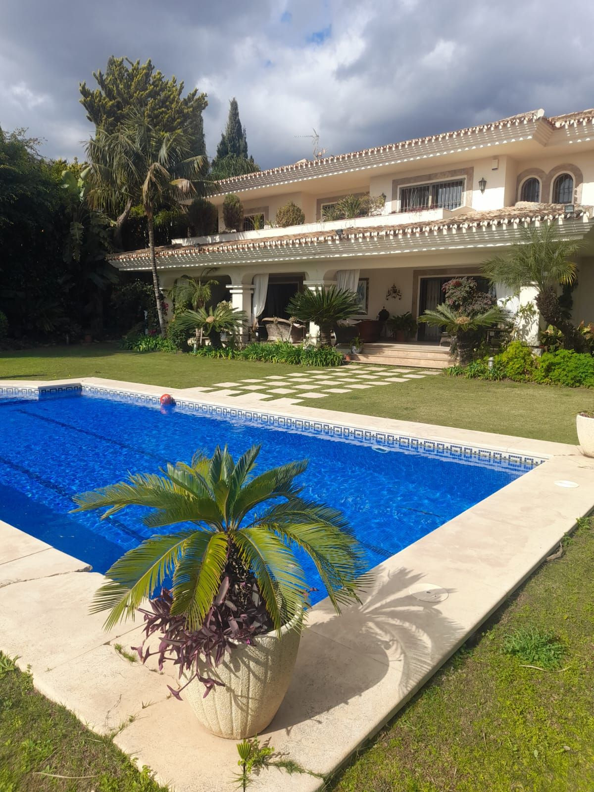 						Villa  Detached
													for sale 
																			 in Marbella
					