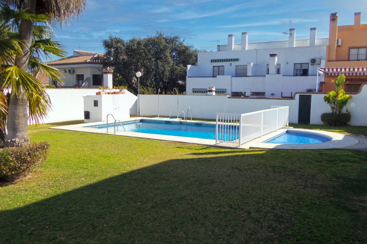 Lovely townhouse in a pretty urbanisation close to Alhaurín El Grande and within walking distance to the protected pine forest.