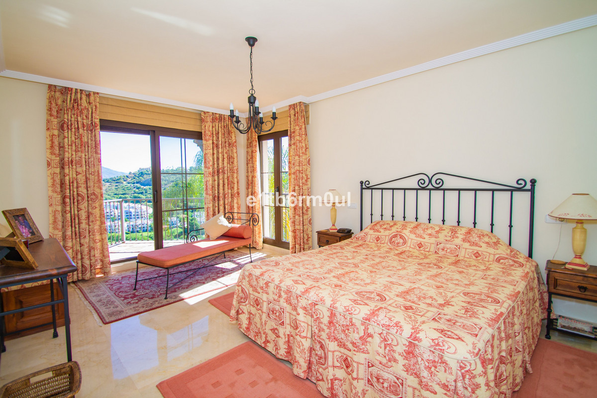 4 bed Property For Sale in Benahavis, Costa del Sol - thumb 14