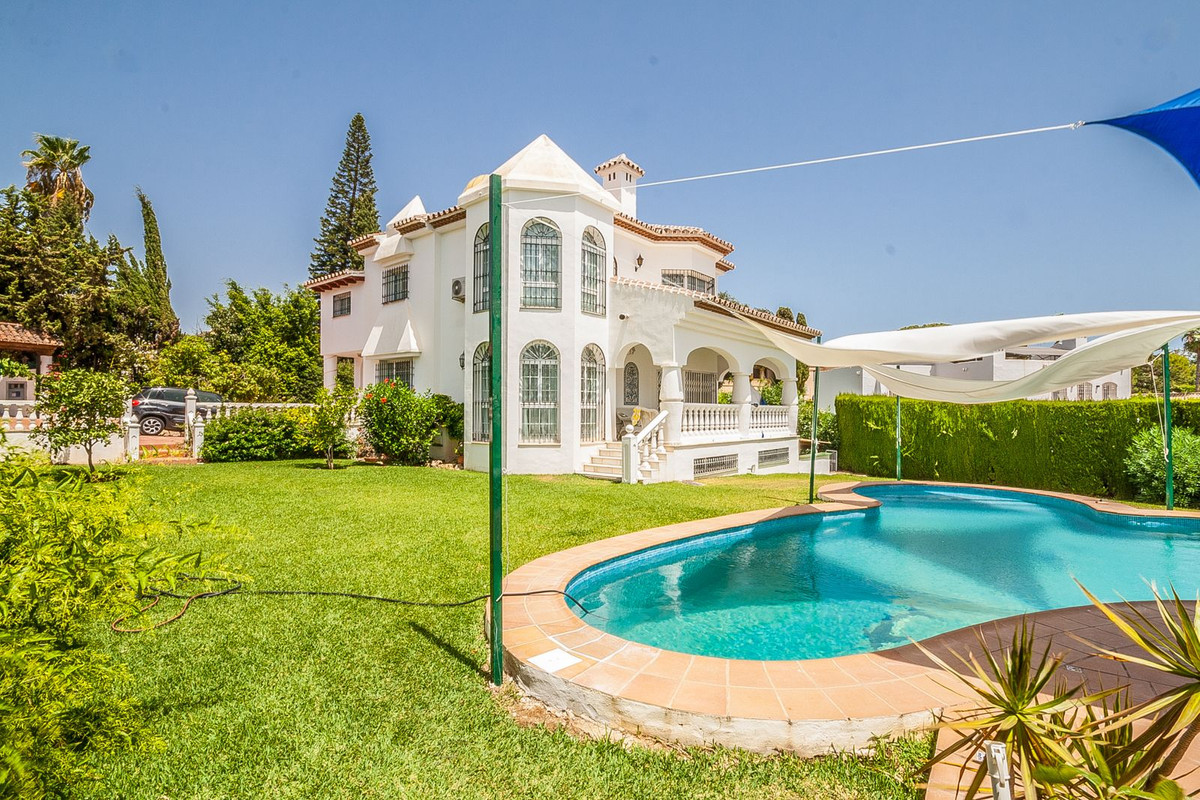 Detached Villa for sale in Elviria R4544605