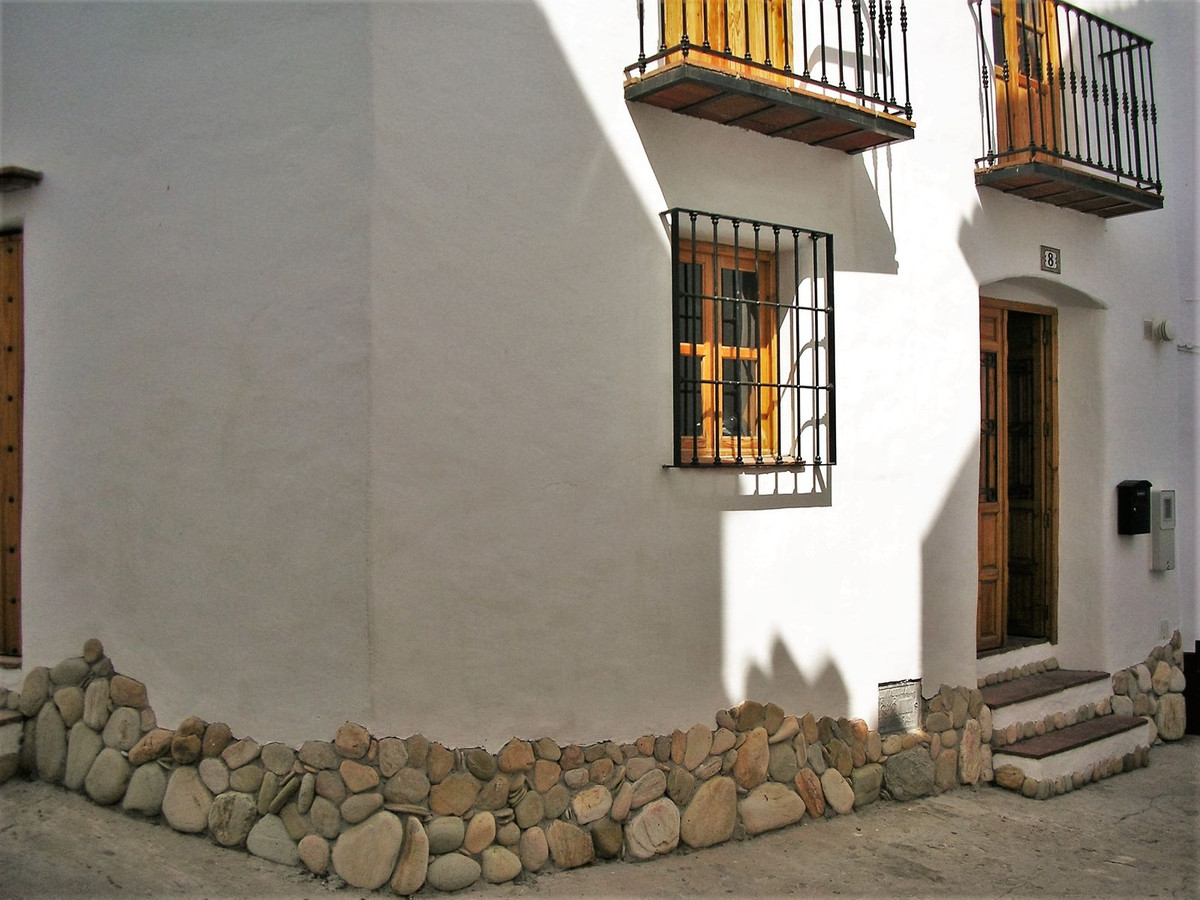 Beautiful 2 bedroom Townhouse in the heart of Competa

This corner terraced townhouse can be found i, Spain