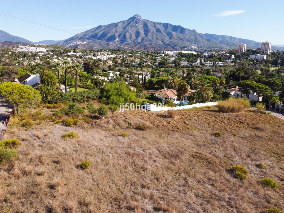 						Plot  Residential
													for sale 
																			 in Nueva Andalucía
					