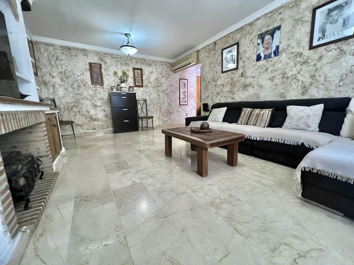 4 Bedroom Ground Floor Apartment For Sale Marbella, Costa del Sol - HP4294729