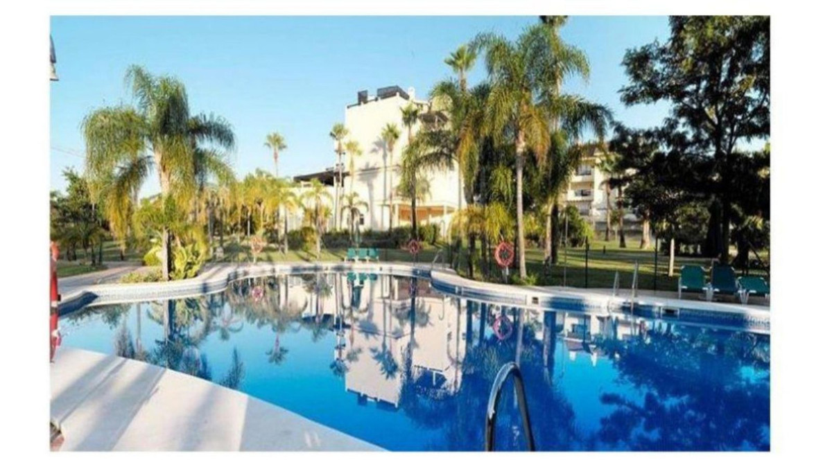 1 Bedroom Middle Floor Apartment For Sale Estepona, Costa del Sol - HP4442758