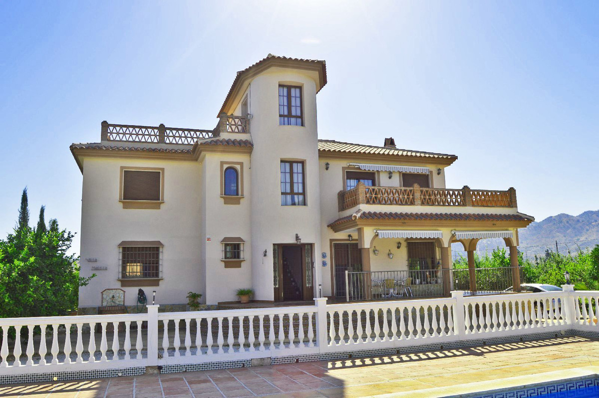 						Villa  Individuelle
													en vente 
																			 à Alora
					