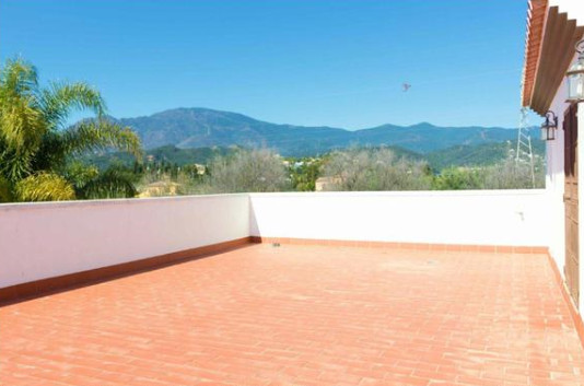 5 bedroom Villa For Sale in Estepona, Málaga - thumb 3