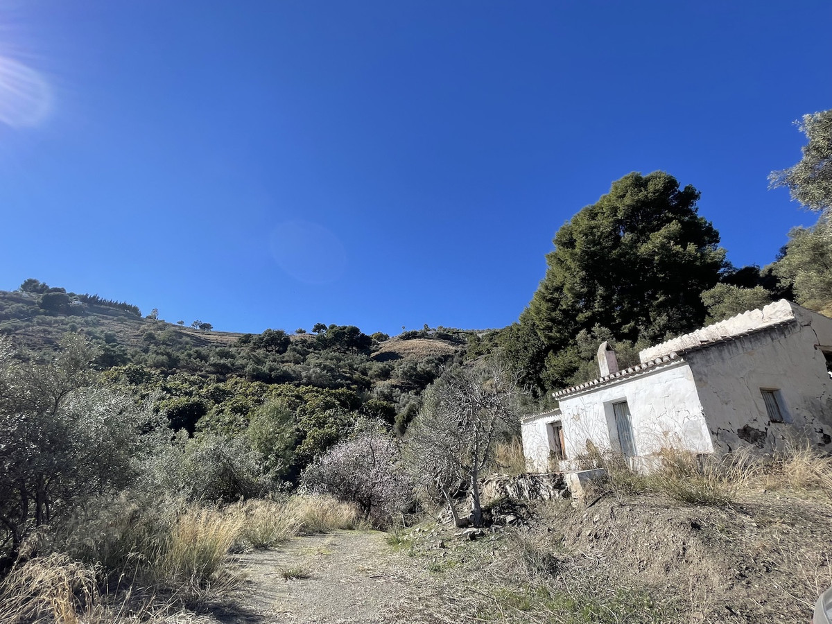 3 plots of land for sale totalling approx. 10,000m2 with a ruin of 58m2.