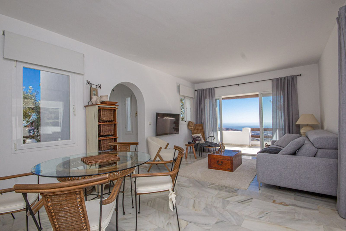 2 bed, 2 bath Apartment - Middle Floor - for sale in La Mairena, Málaga, for 285,000 EUR