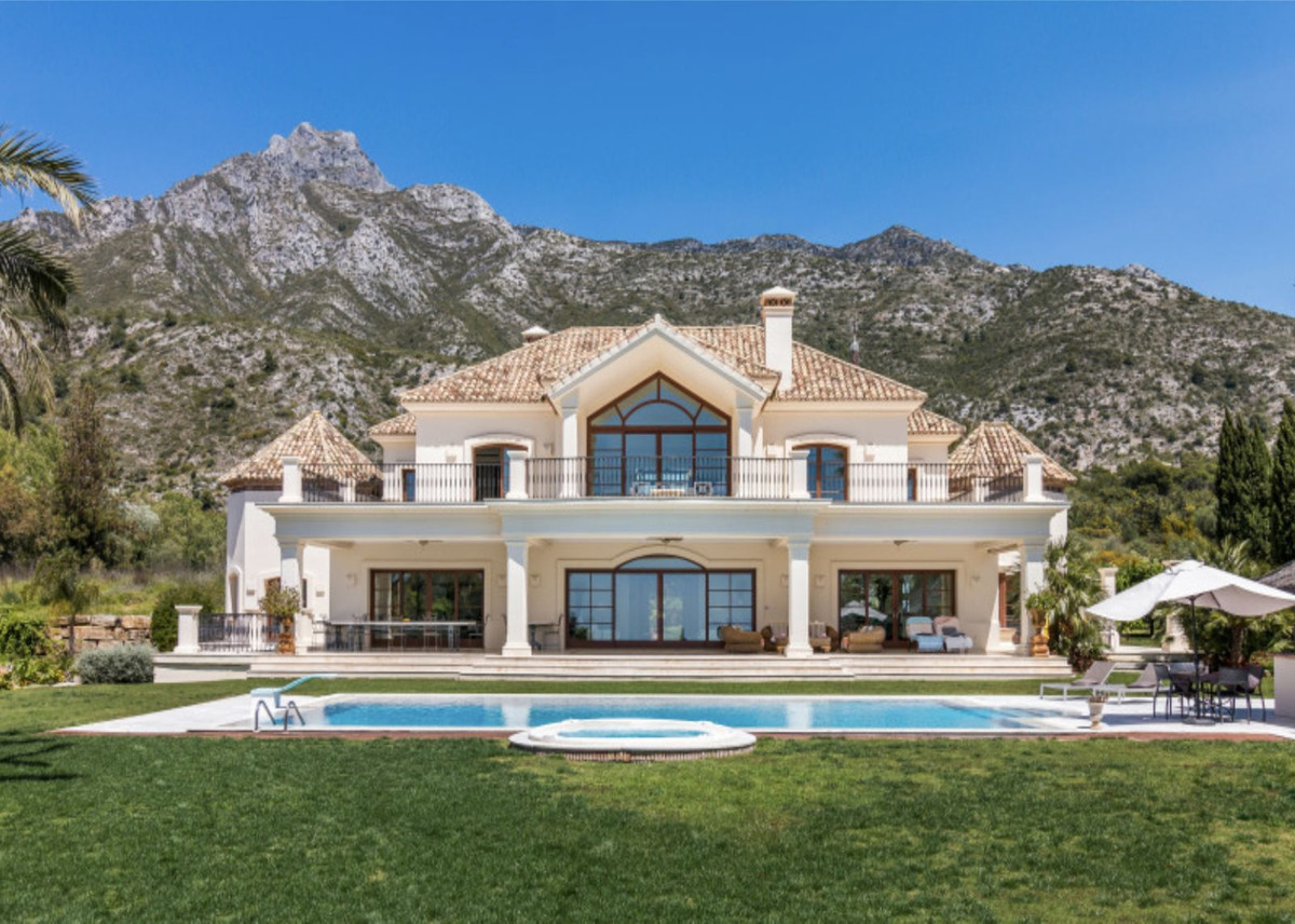 						Villa  Detached
													for sale 
																			 in Sierra Blanca
					