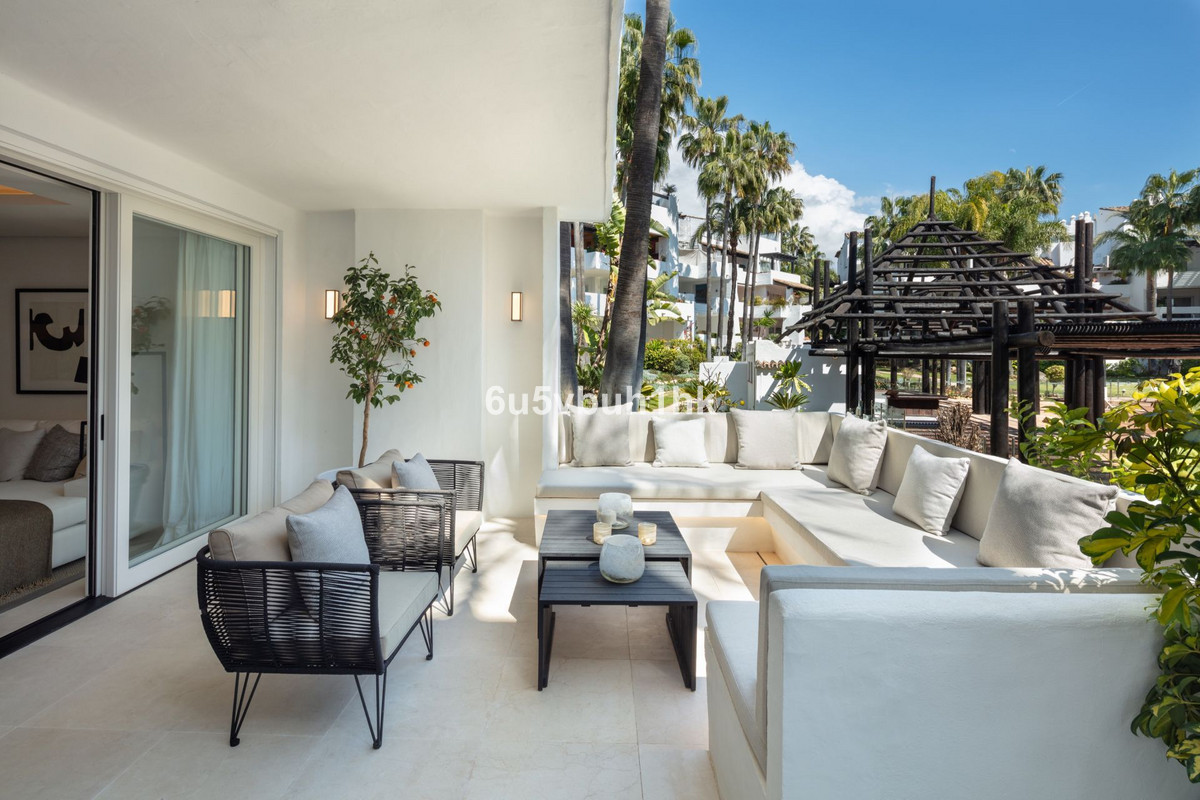  Apartment, Middle Floor  for sale    in Marbella