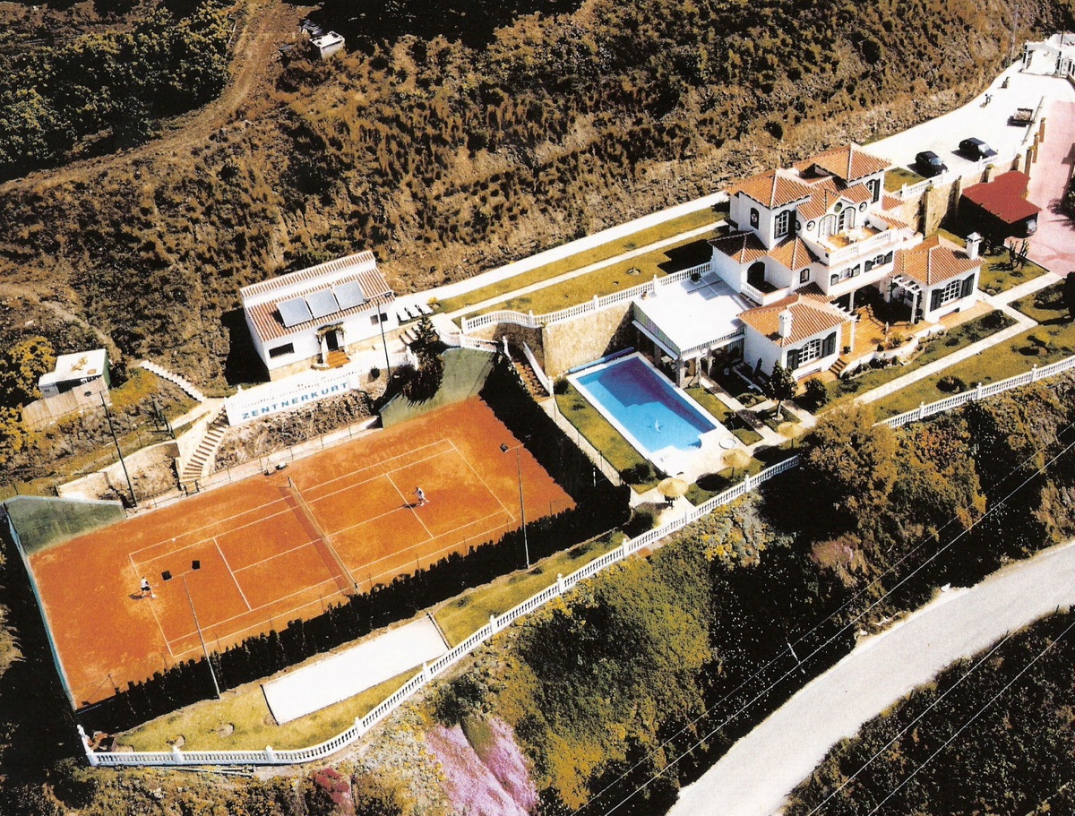A rare opportunity to purchase one of the most outstanding properties in the Axarquia. The accommoda, Spain