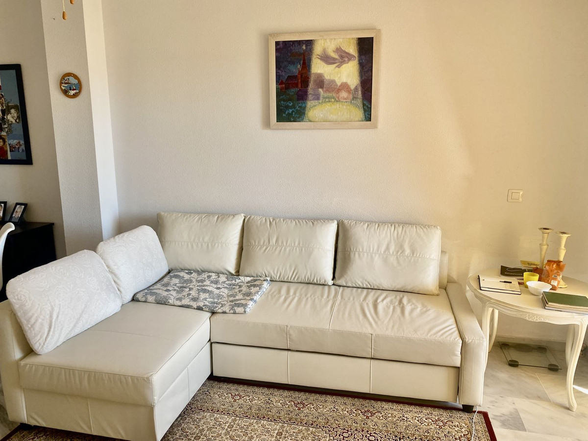 Apartment Middle Floor in El Faro, Costa del Sol
