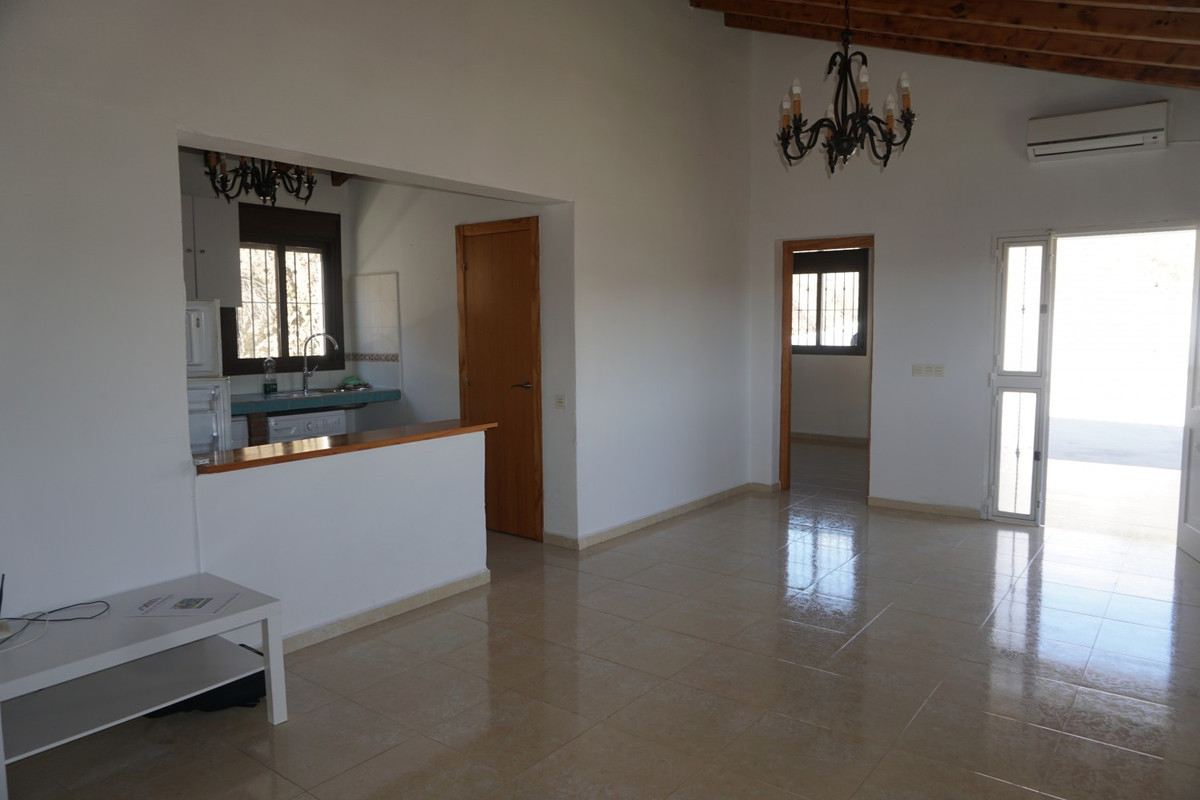 Newly built house in a quiet location, about 5 km from the village of Sedella.