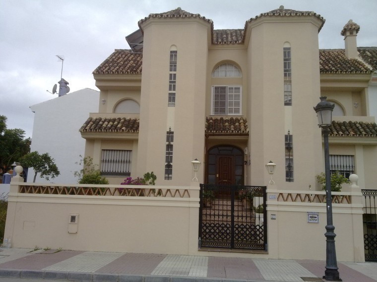 5 bedroom Townhouse For Sale in San Pedro de Alcántara, Málaga