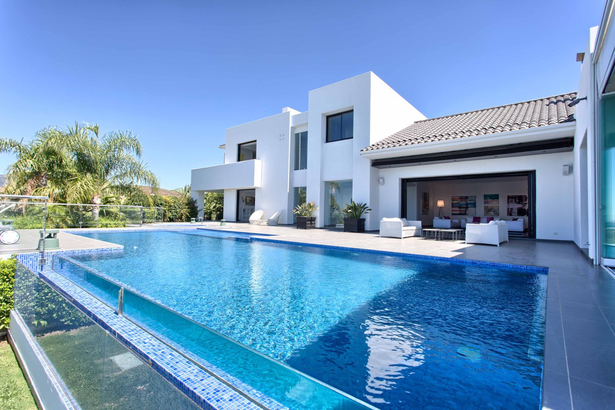 Top quality villa with spectacular views of the sea