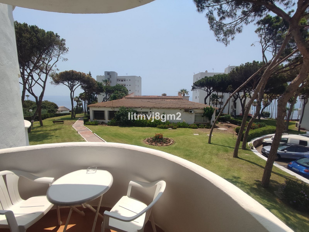 Middle Floor Apartment for sale in Calahonda R3265408