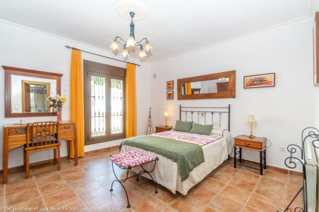 Villa con 5 Dormitorios en Venta Alozaina