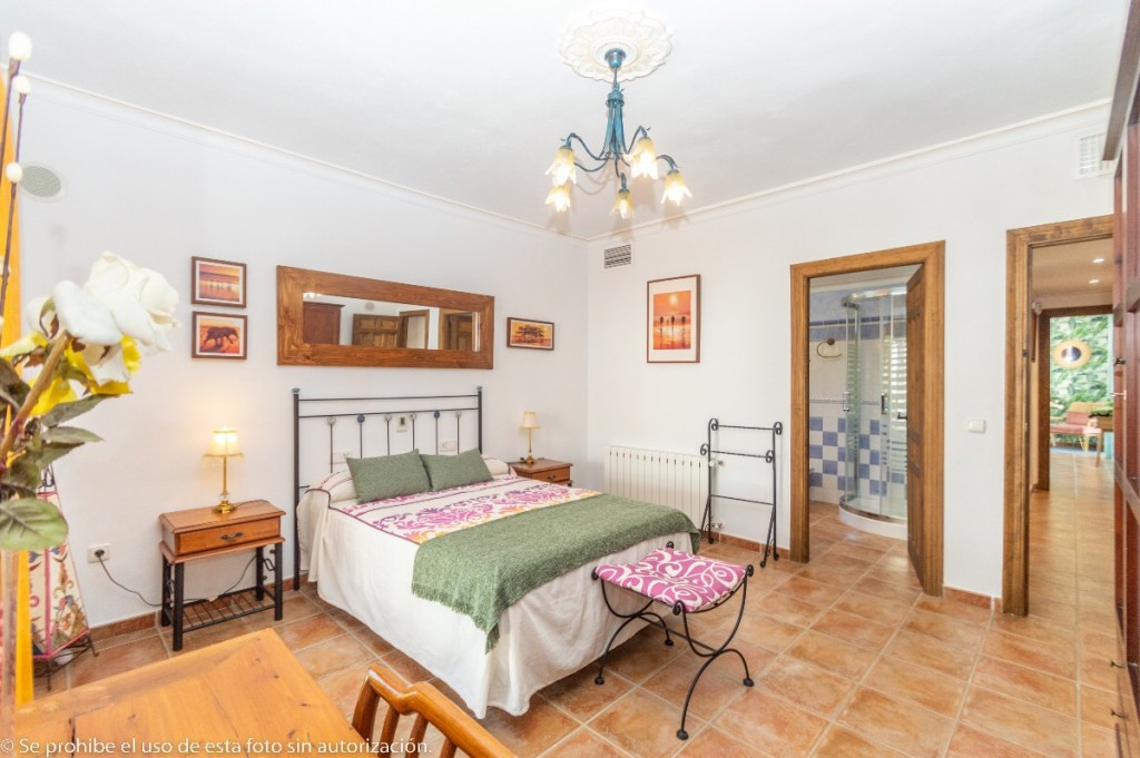 Villa con 5 Dormitorios en Venta Alozaina