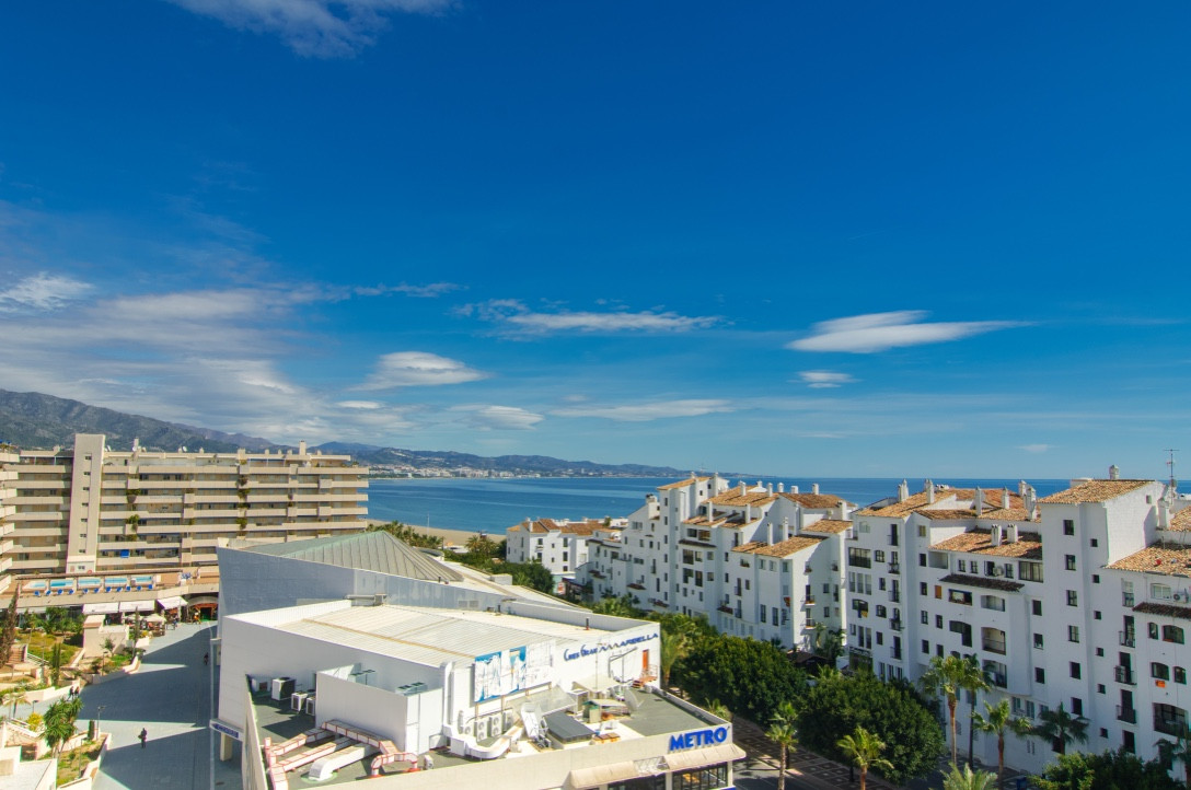 						Apartamento  Planta Media
																					en alquiler
																			 en Puerto Banús
					
