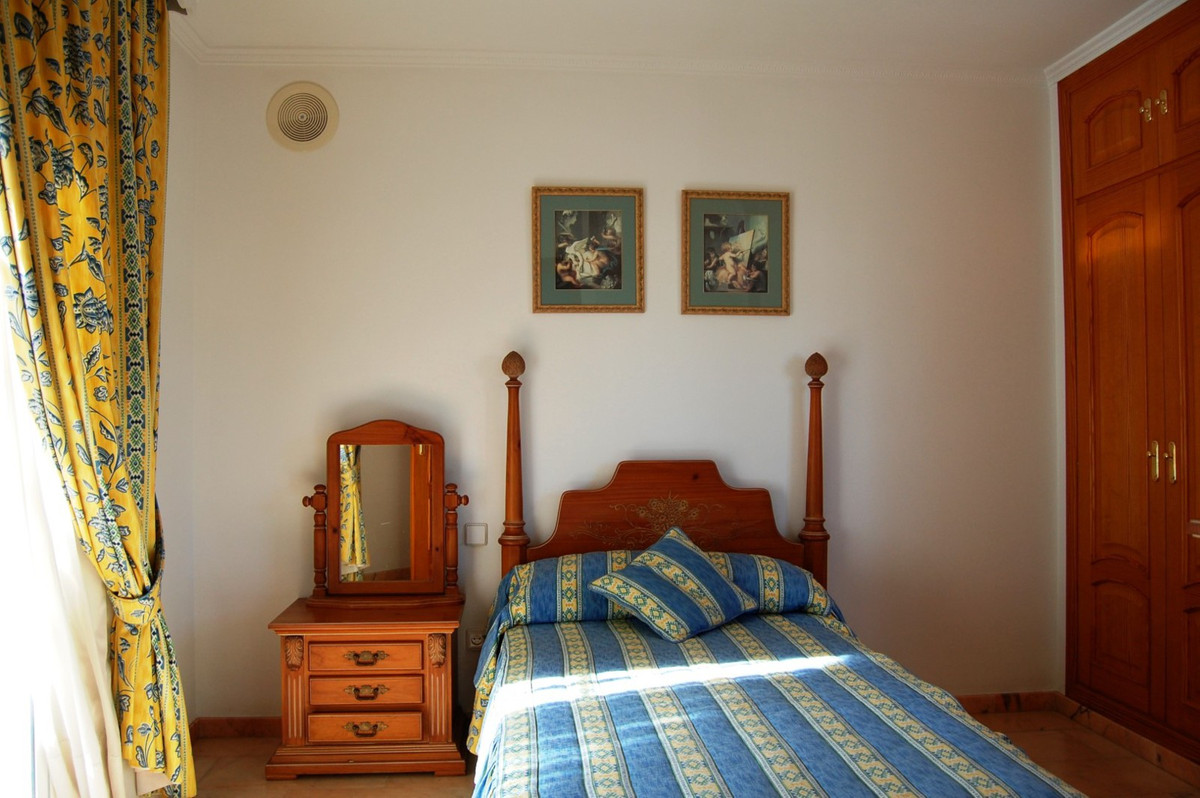 5 bedroom Villa For Sale in San Pedro de Alcántara, Málaga - thumb 9