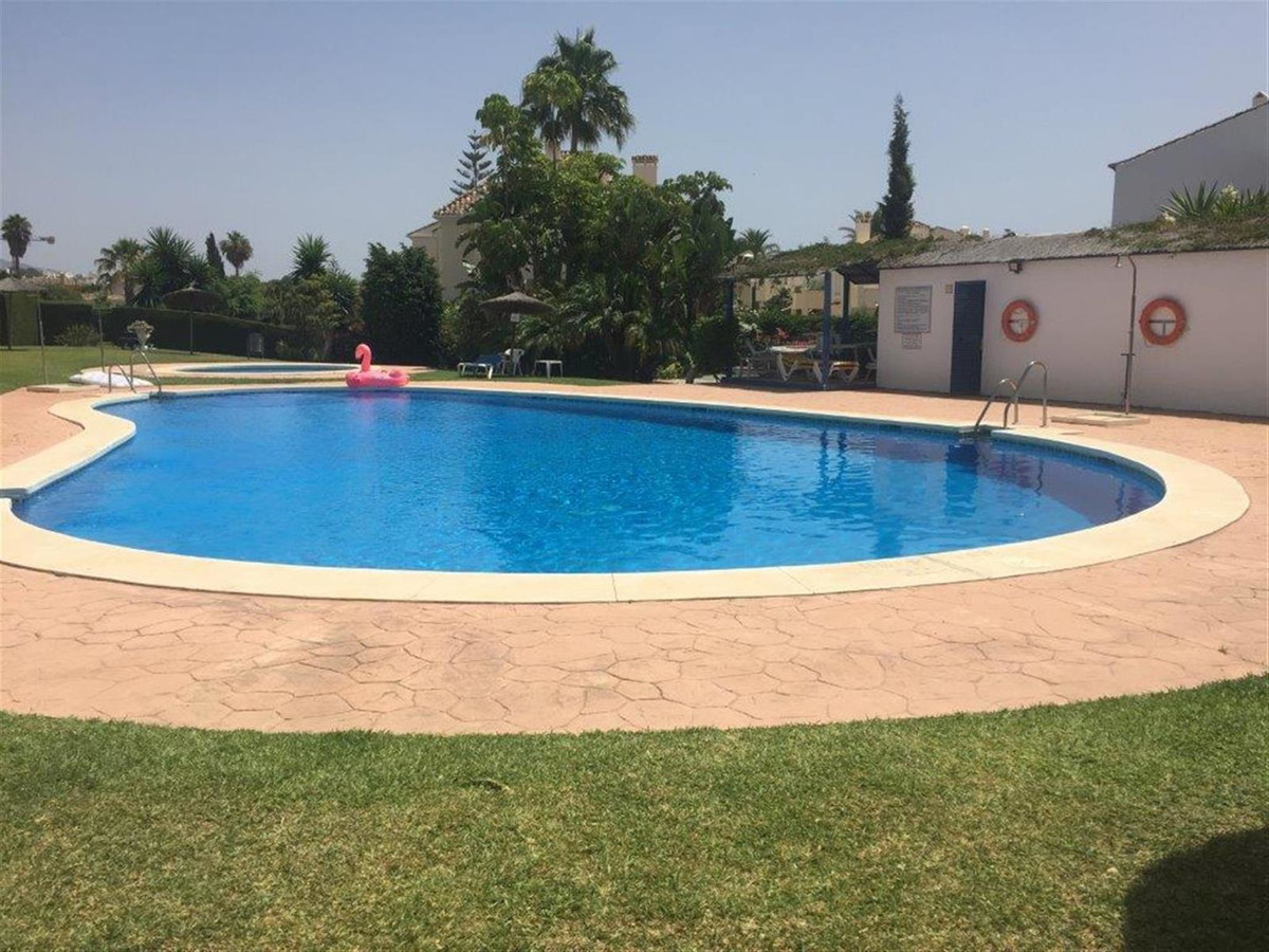 Apartment for sale on a popular  complex with good rental potential due to the
proximity to the beac, Spain