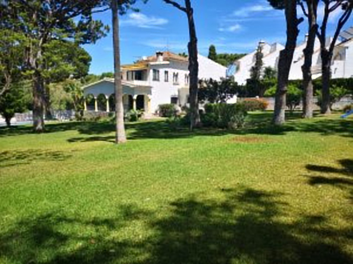  Villa, Individuelle  en vente    à Costabella