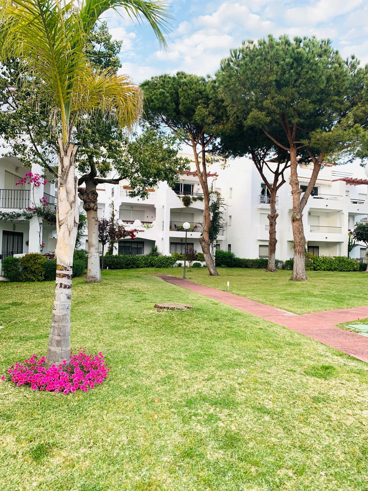 Apartamento Planta Media en Cancelada, Costa del Sol
