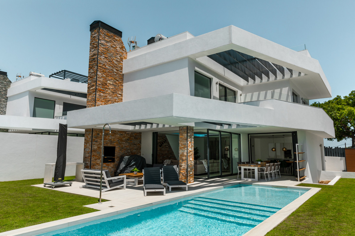 Brand new modern villa in San Pedro Playa, located just a short walk to the beach and only few minut, Spain