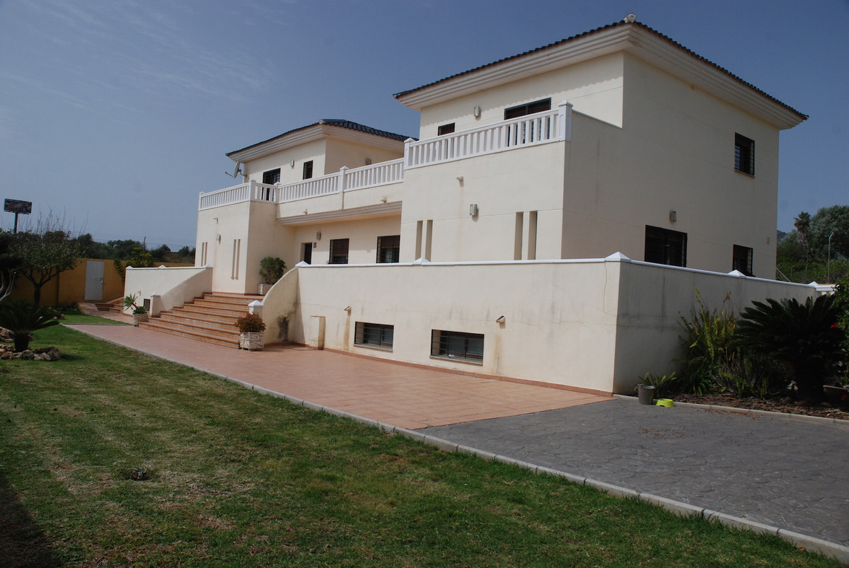 8 bedrooms Villa in Churriana