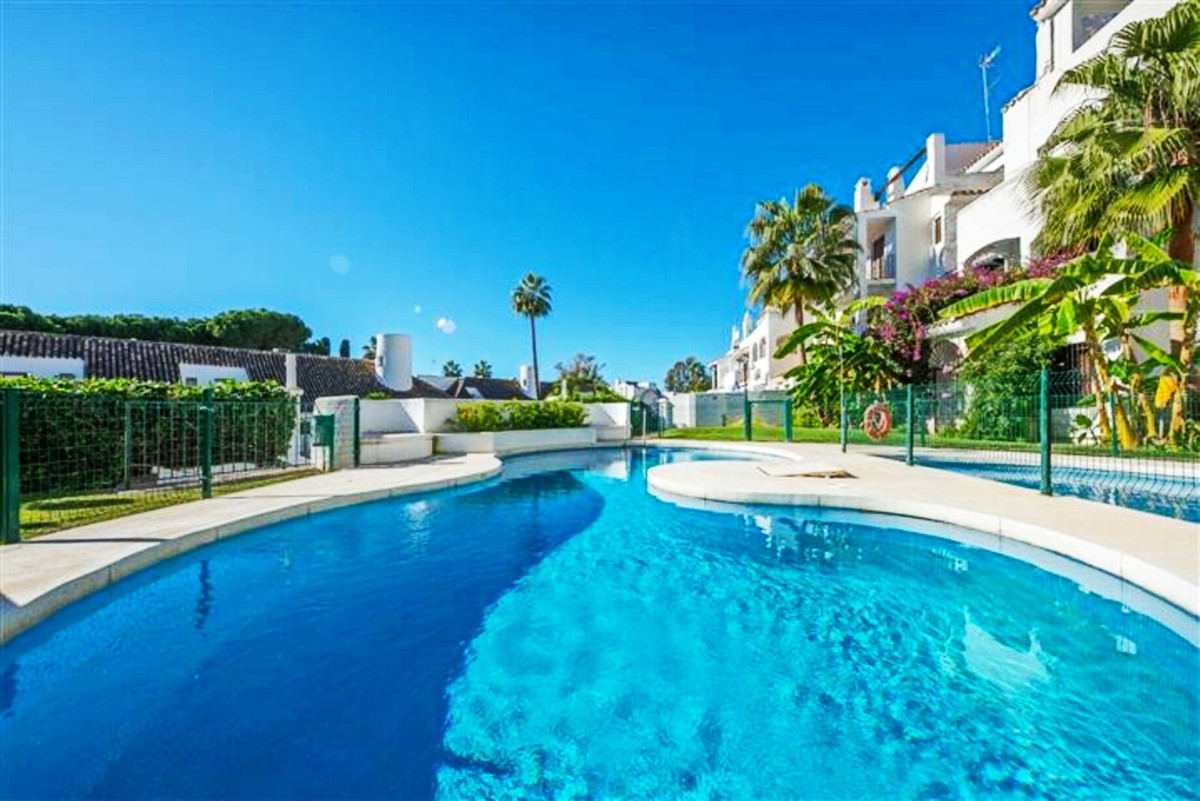 Middle Floor Apartment for sale in Puerto Banús R2831603