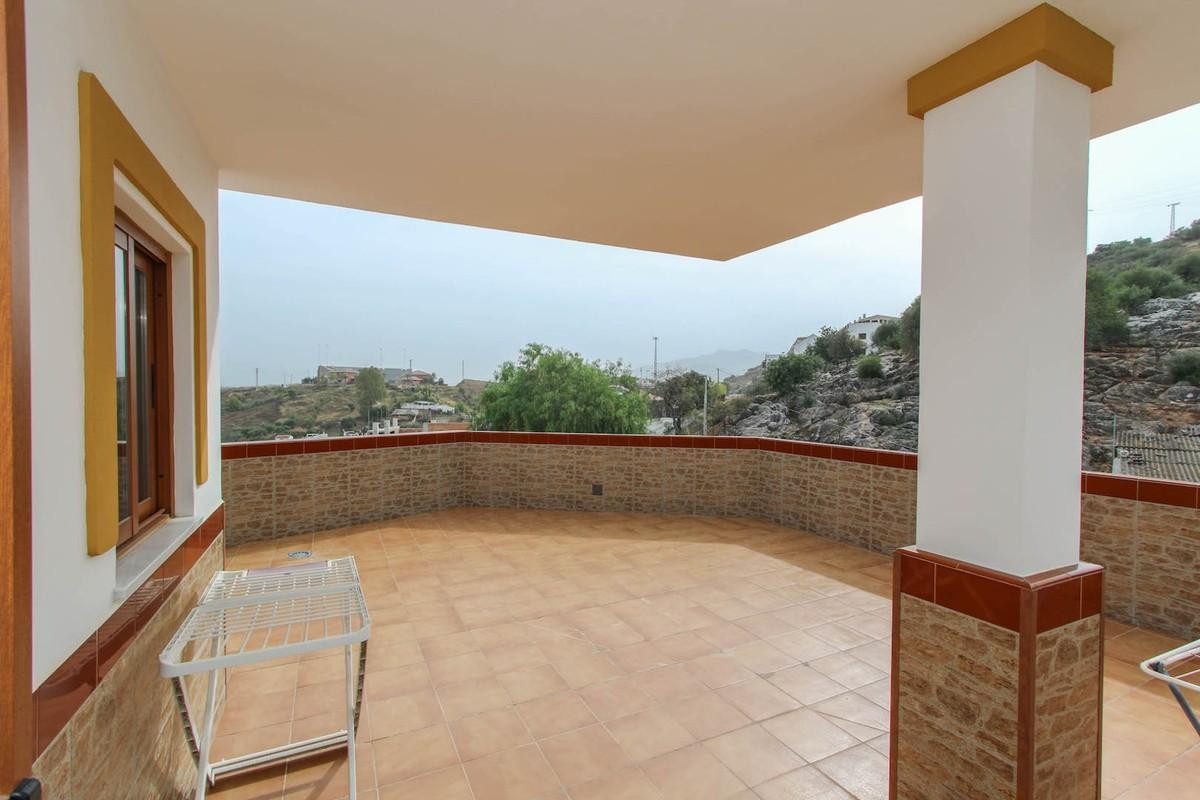 						Apartment  Middle Floor
													for sale 
																			 in Guaro
					