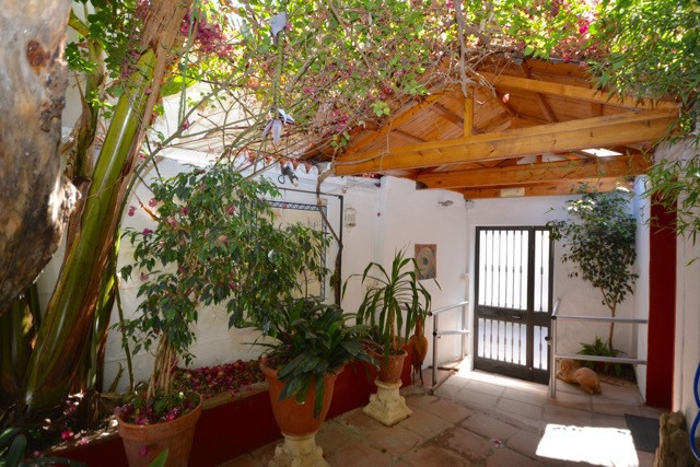 Fantastic independent house in the center of San Pedro de Alcantara.
The house stands out for its ch, Spain