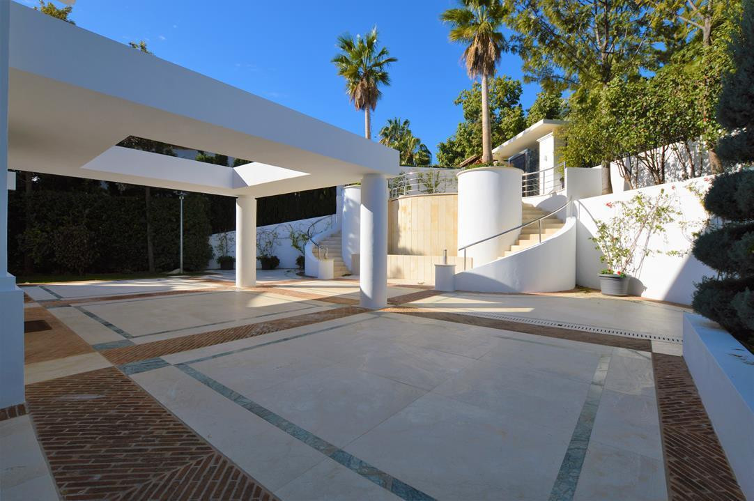 5 bedroom Villa For Sale in The Golden Mile, Málaga - thumb 12