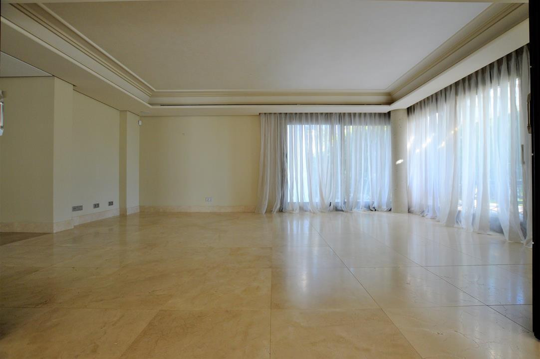 5 bedroom Villa For Sale in The Golden Mile, Málaga - thumb 20