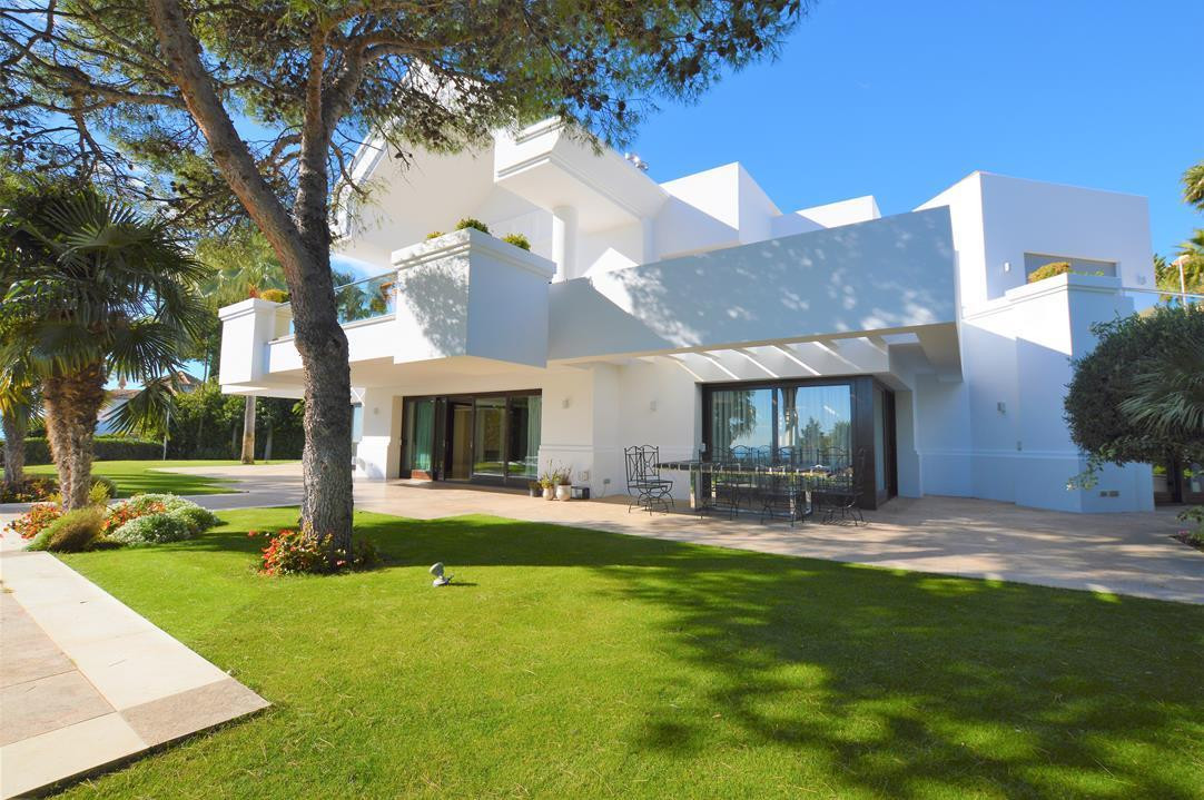 5 bedroom Villa For Sale in The Golden Mile, Málaga - thumb 3