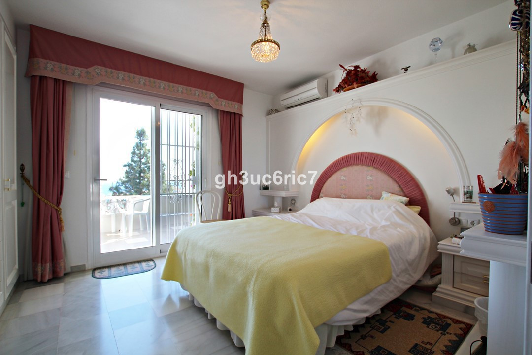 Apartment Penthouse in Calahonda, Costa del Sol
