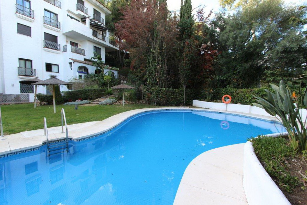Middle Floor Apartment, Marbella, Costa del Sol.
2 Bedrooms, 3 Bathrooms, Built 105 m².

Setting : F, Spain