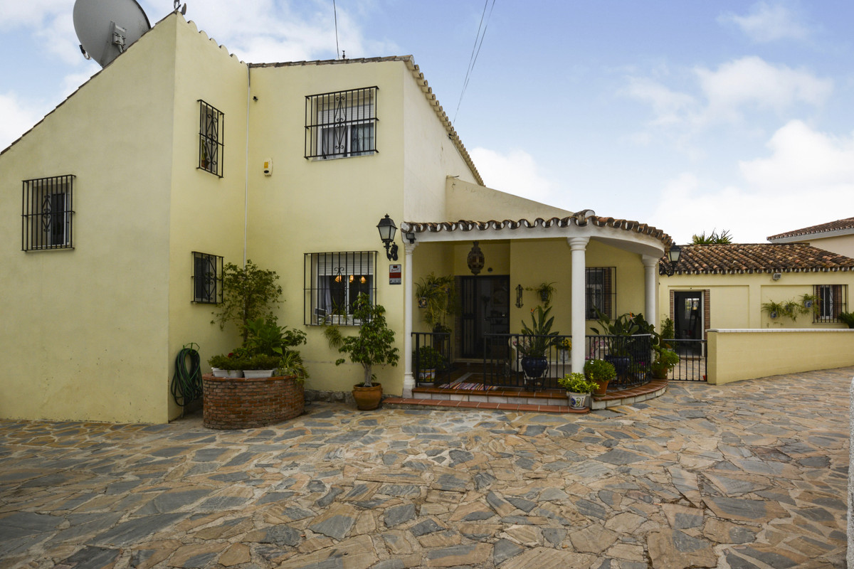 5 bed, 4 bath Villa - Detached - for sale in Sierrezuela, Málaga, for 499,995 EUR