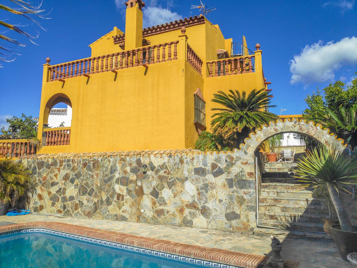 Set in one of the most prestigious area of old Marbella. 

Less than 5 minute walk to schools, shops, Spain