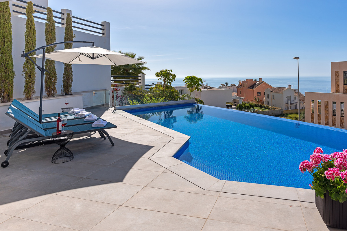 Newly built Contemporary south facing 4-bedroom villa boasting panoramic sea views.

This stunning p, Spain