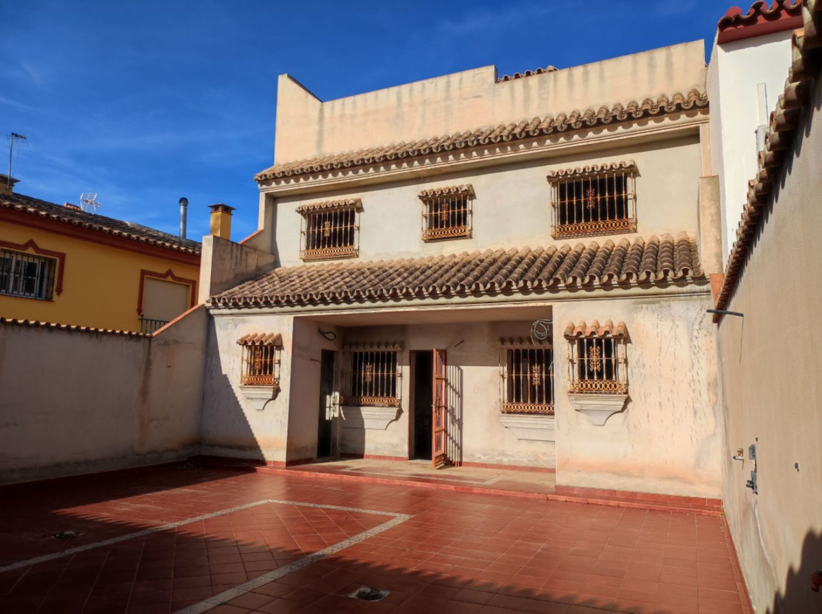 6 Bedroom Townhouse For Sale Fuengirola, Costa del Sol - HP4672018
