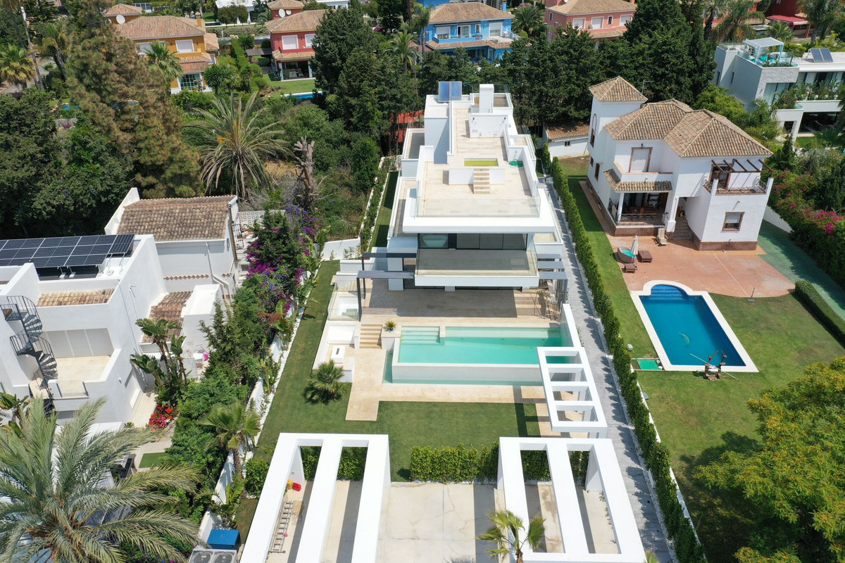 Vrijstaande Villa te koop in Guadalmina Baja R4410604