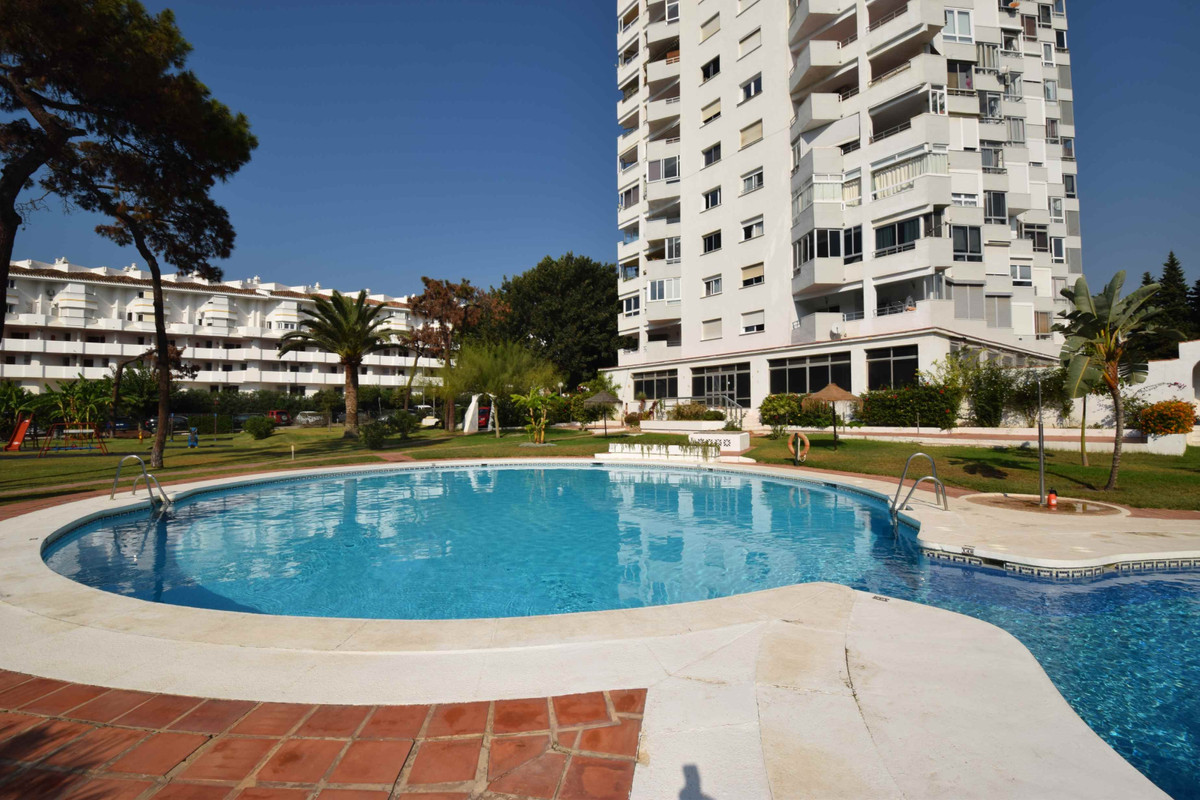 Immaculate beach side 4th floor studio apartment situated in the well kept Algaida community. With d, Spain