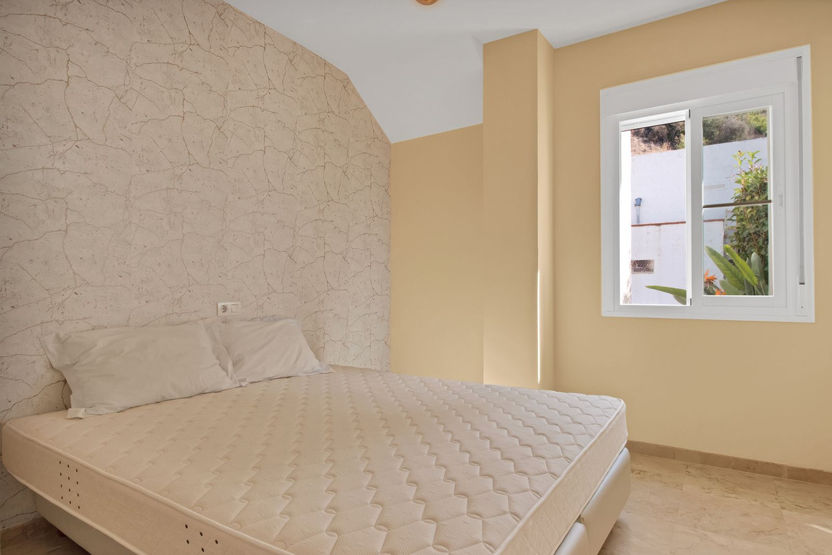Apartamento con 3 Dormitorios en Venta Istán