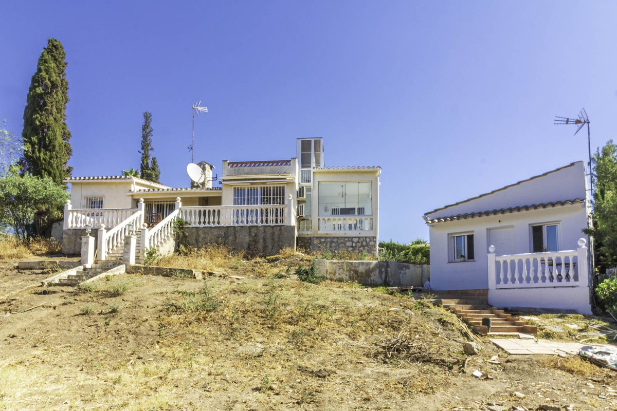 3 Bedroom Detached Villa For Sale Elviria, Costa del Sol - HP4115770