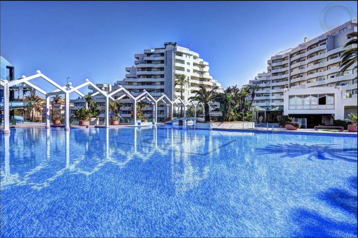 1 bed Apartment for sale in Benalmadena